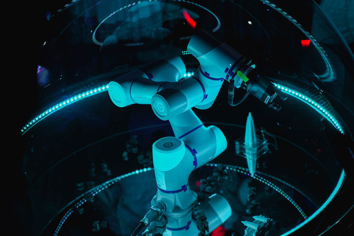 Робот сборщик.