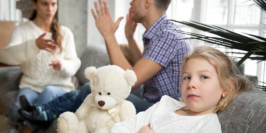 Бывший муж перевел дочь в другую школу без моего согласия. Что делать?