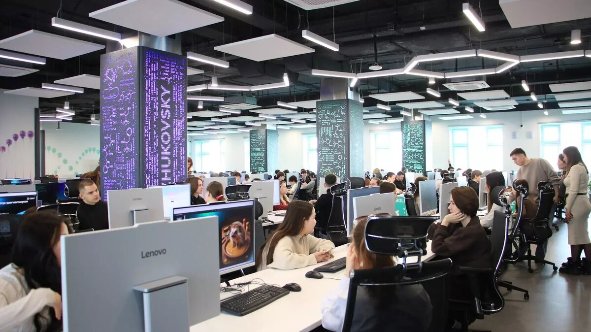     Ясалма интеллект буенча лекторийда республиканың 200 студенты катнашты