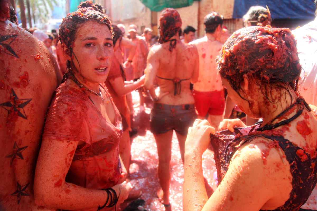 By flydime - La Tomatina (25.08.2010) / Spain, Buñol, CC BY-SA 2.0, https://commons.wikimedia.org/w/index.php?curid=11911123