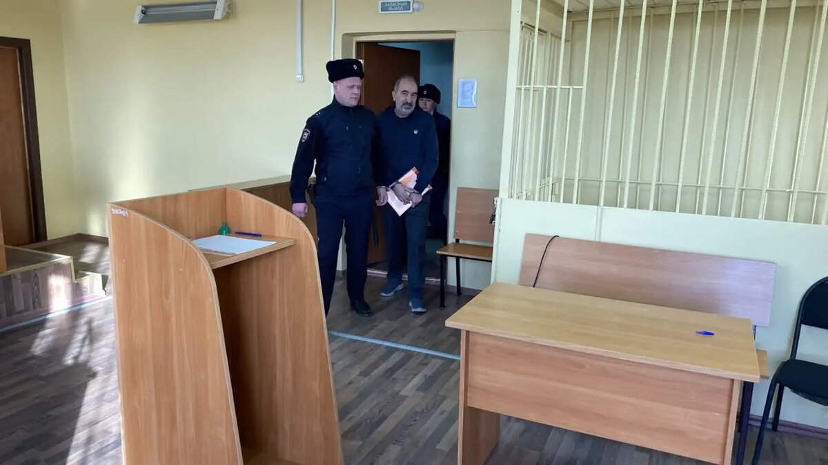    Глава Нежинского сельсовета Оренбургской области Наби Османов может досрочно покинуть пост