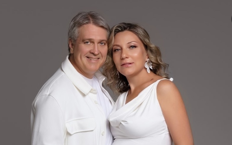    Денис Матросов и его супруга Оксана Рудич-Каструбина.