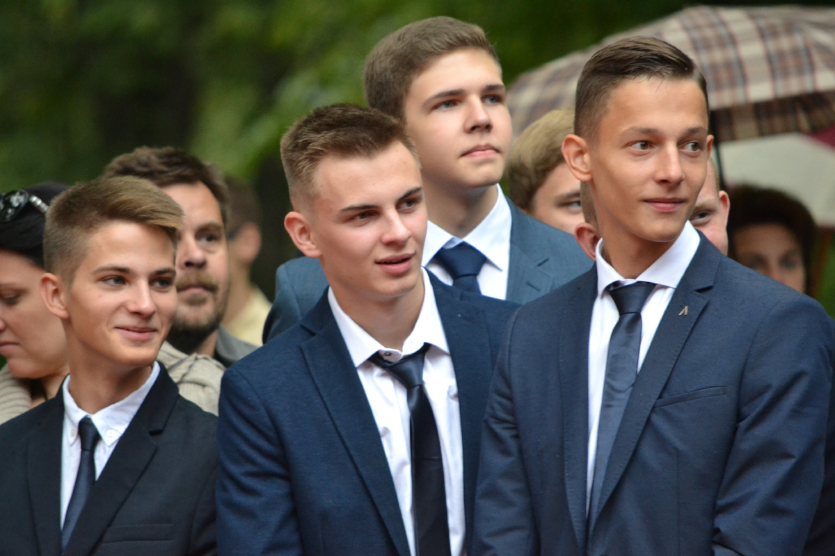 Умение учиться подразумевает самоорганизацию, планирование, постановку целей и самоконтроль. Это ключевые навыки для самостоятельной жизни и успешной карьеры.