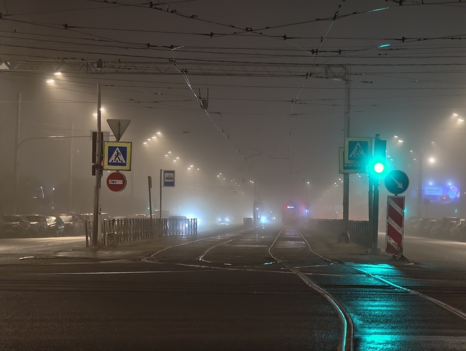    Ночной туман опустился на город. Алексей БУЛАТОВ
