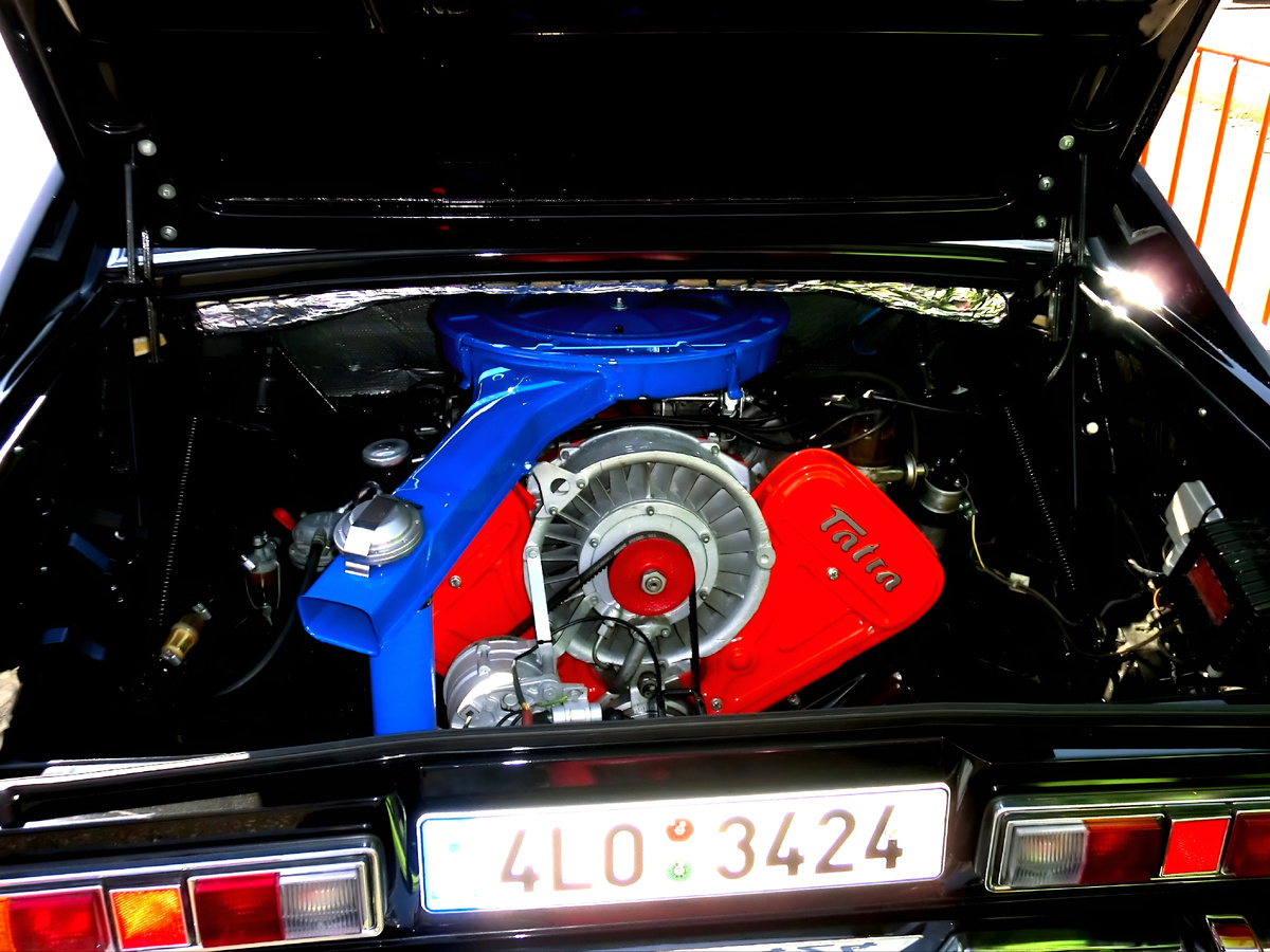          Внешний вид двигателя V8  TATRA T613.