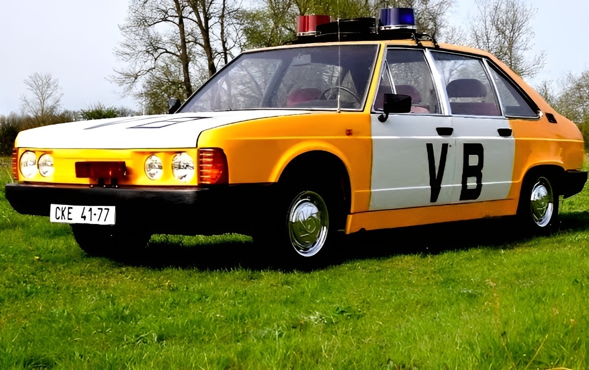 TATRA T613-3 VB POLICIE . Внешний вид автомобиля . Полиция Чехословакии. 