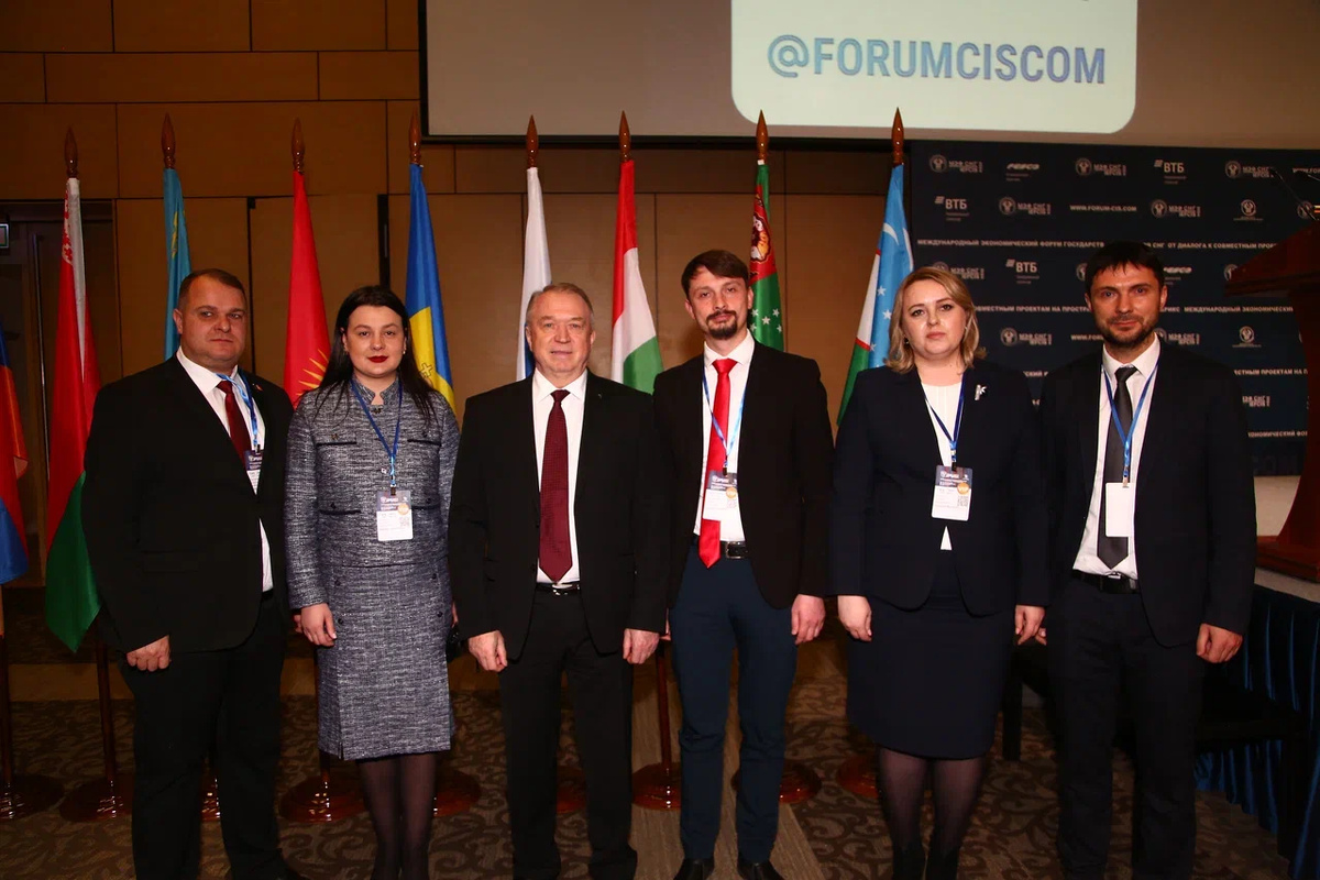    Участники Международного экономического форума государств – участников СНГ, 2025 год. Источник: пресс-служба Делового Центра экономического развития СНГ.