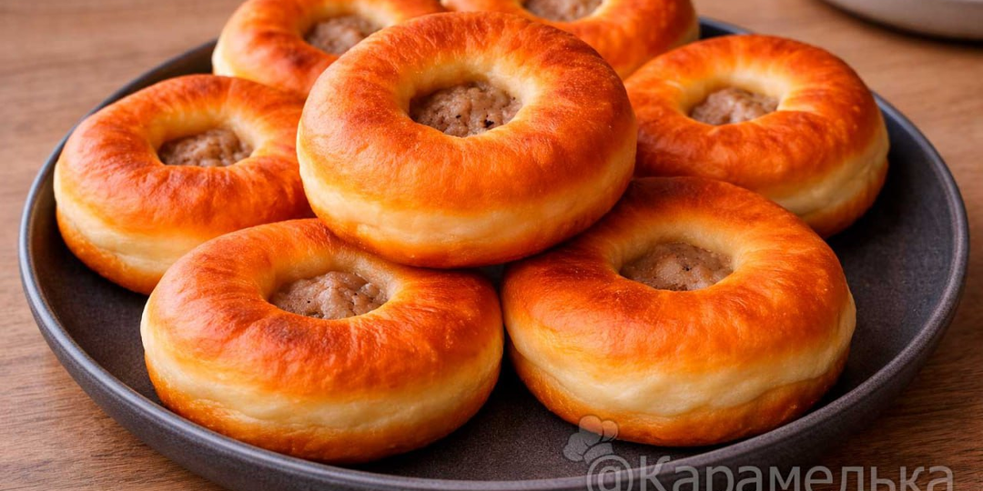 Пышные беляши на заварном тесте — мягкие внутри и с хрустящей золотистой корочкой