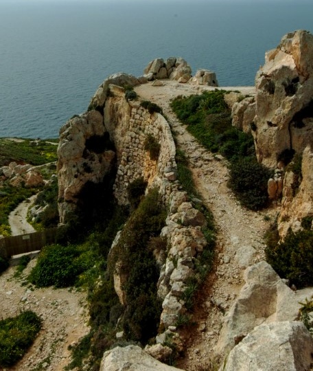 Что же он увидел в катакомбах Рабата?🔮