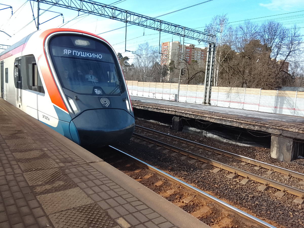 Электропоезд до станции Пушкино отправится по расписанию! Пл. Тайнинская :)