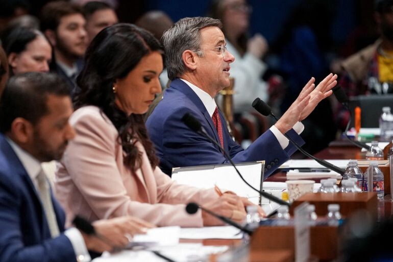 Директор Национальной разведки Тулси Габбард и директор Центрального разведывательного управления Джон Рэтклифф представили свои заявления Конгрессу.