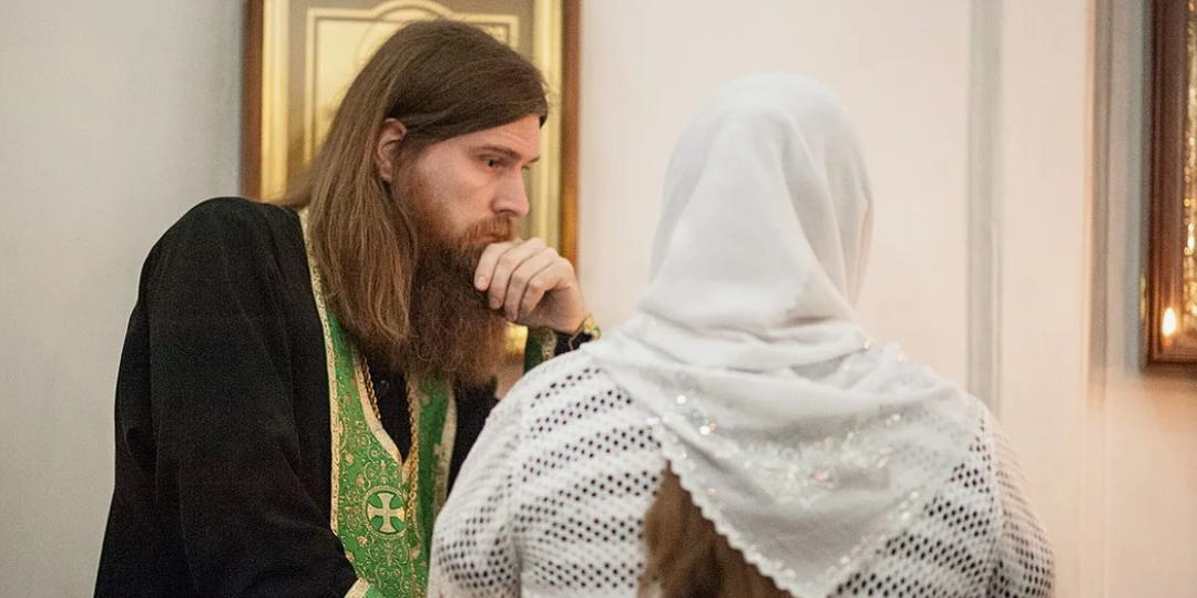 Священник на Исповеди не говорит ничего – это нормально?