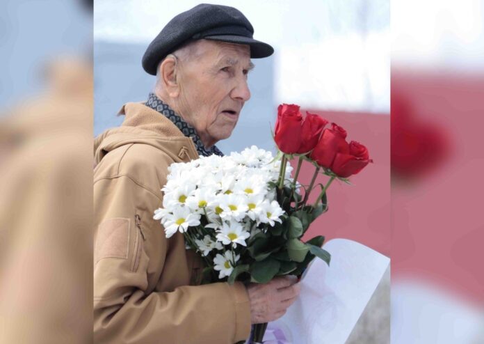 Алексей Васильевич Ветров в День Победы год назад.