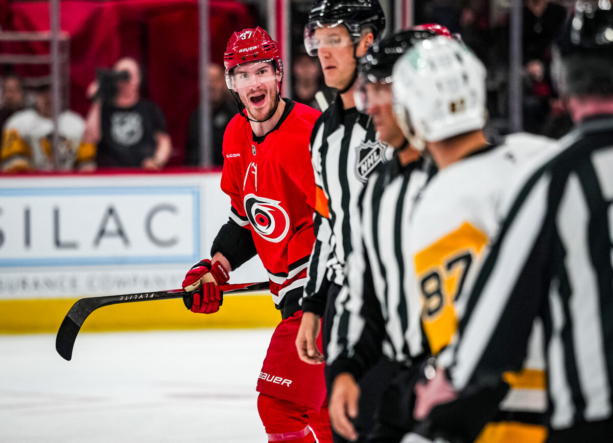     За океаном прошлись по Свечникову после стычки с Кросби: его нужно вырубить, как Овечкин