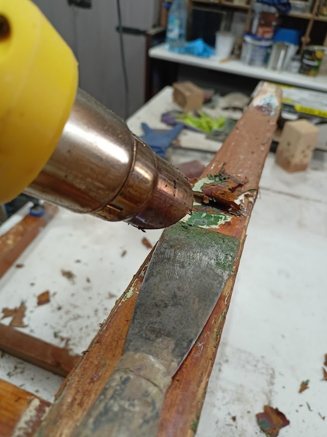 сначала взяла шпатель, но потом заменила на тупую стамеску