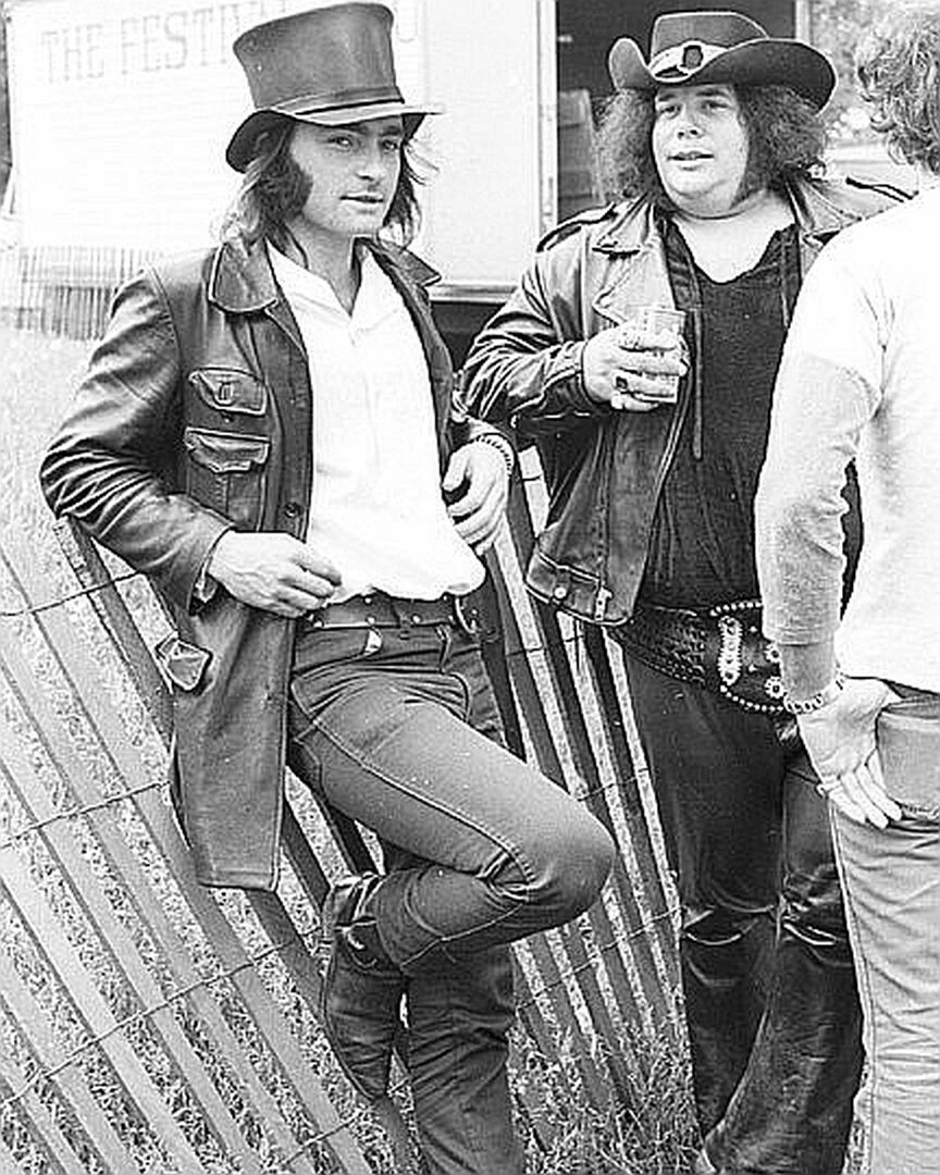 1960, Лесли Уэст - второй слева