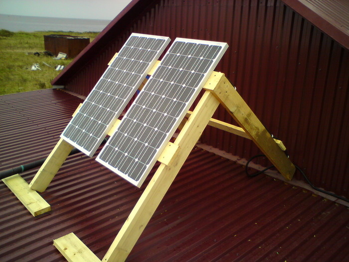 На самом деле это фото с метеостанции Погиби (где я их тоже ставил), но панели точно такие же