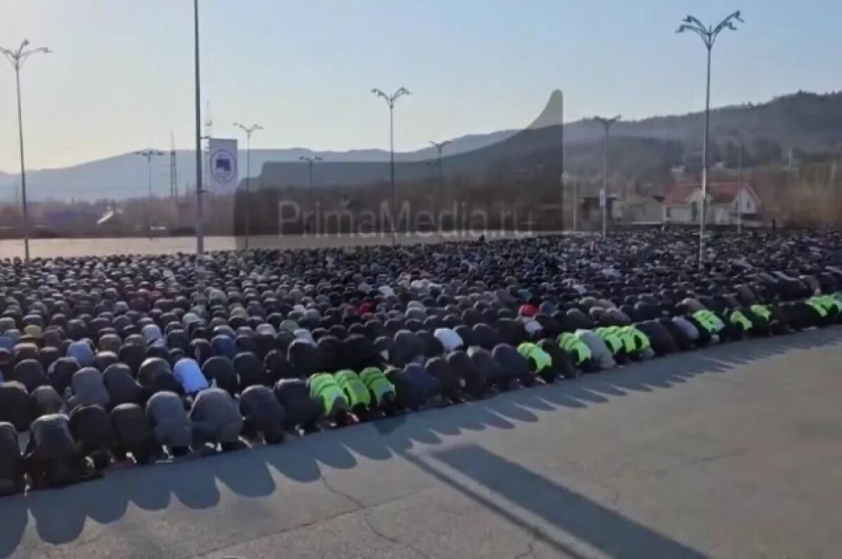    Пробка после молитвы на Ураза-байрам парализовала трассу под Владивостоком