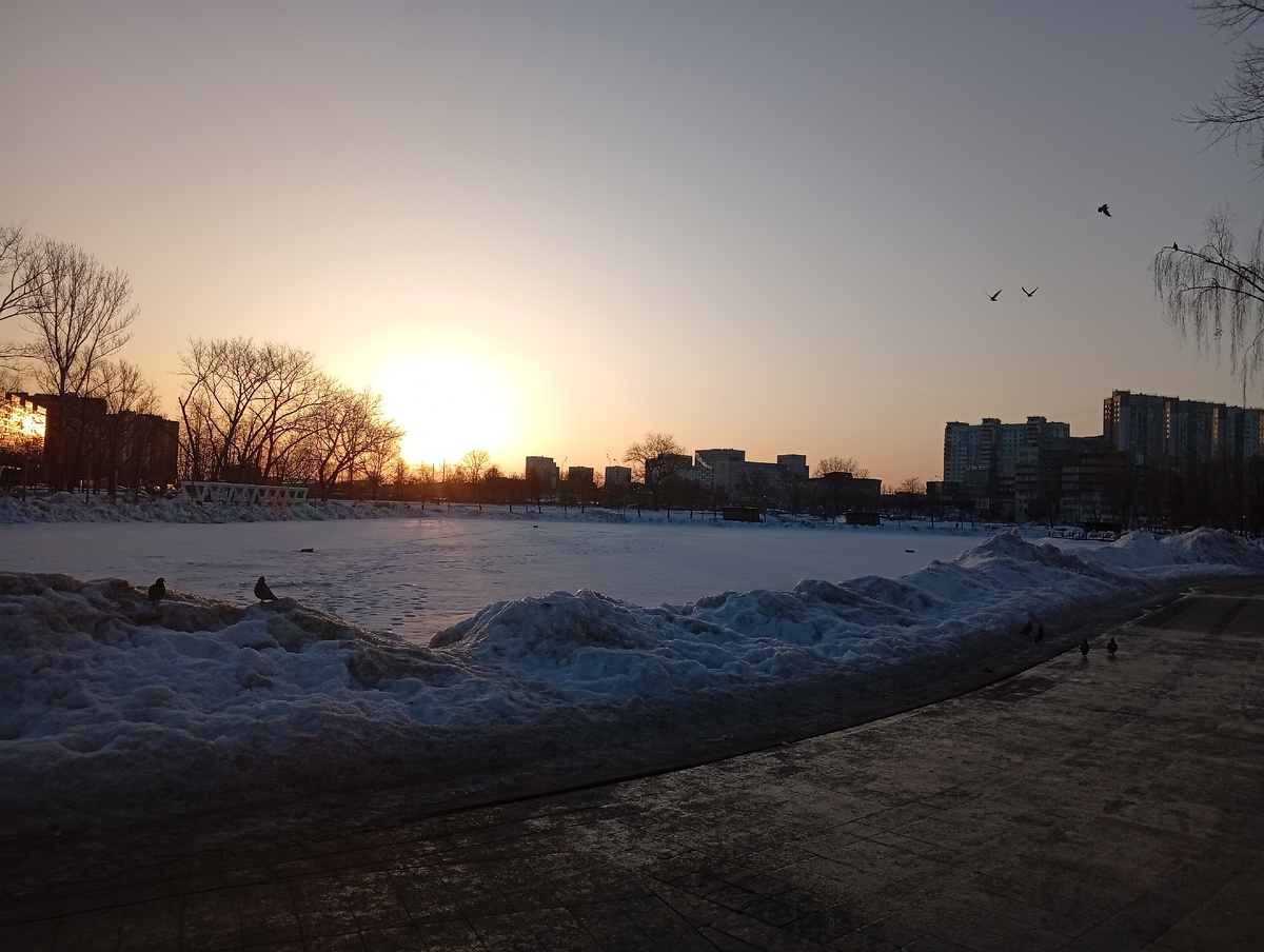 Звезда по имени Солнце всходит над родным гетто. Фото автора