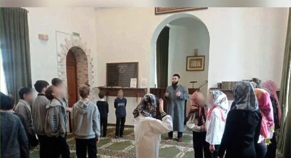 "Завтра все идём в мечеть": четвероклассники в провинции изучают исламские законы