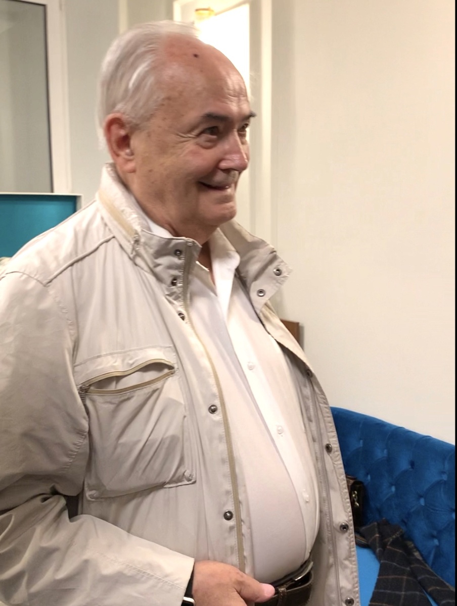 Всеволод Шиловский в кабинете после спектакля «Дядя Ваня»