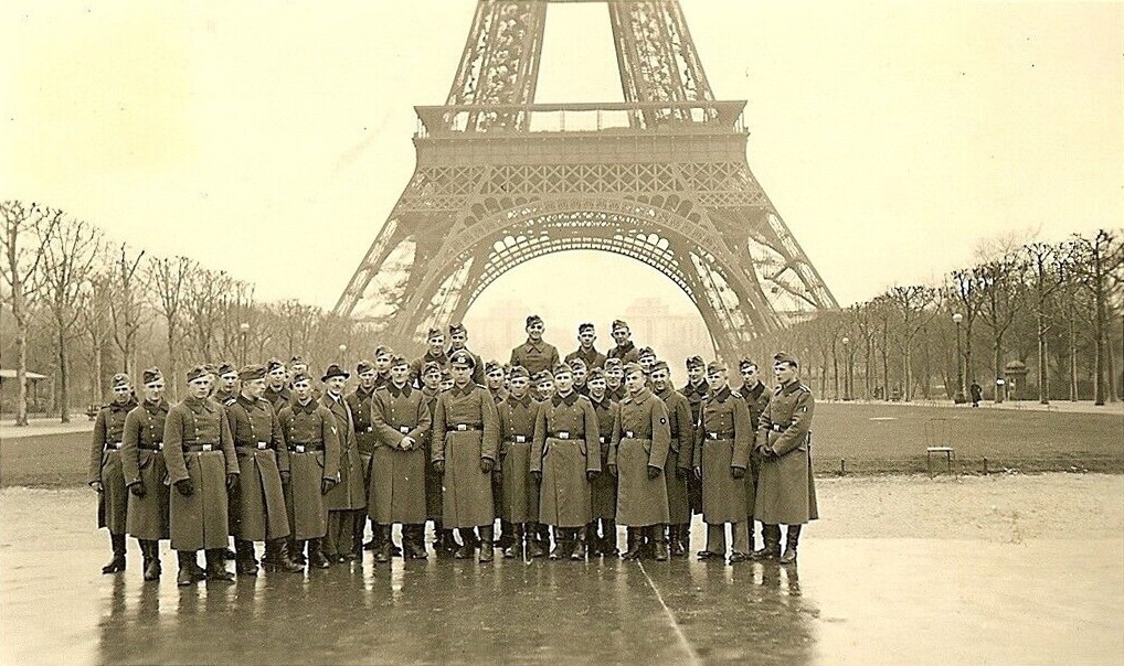 Немцы в Париже, 1940 — 1941 гг. Все фото демонстрируются в исторических целях с осуждением нацизма. 