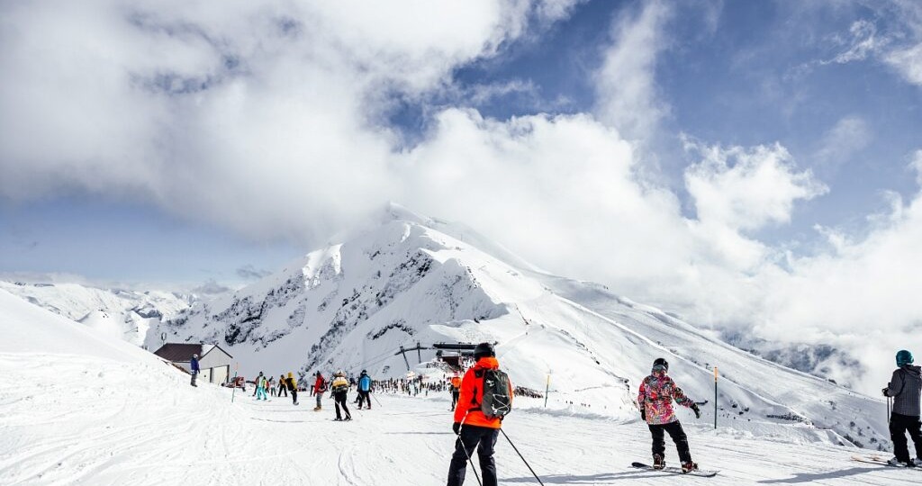 Курорт «Роза Хутор» в Сочи дарит пожизненные ски-пассы российским золотым медалистам Паралимпиады 2026 года и их тренерам.