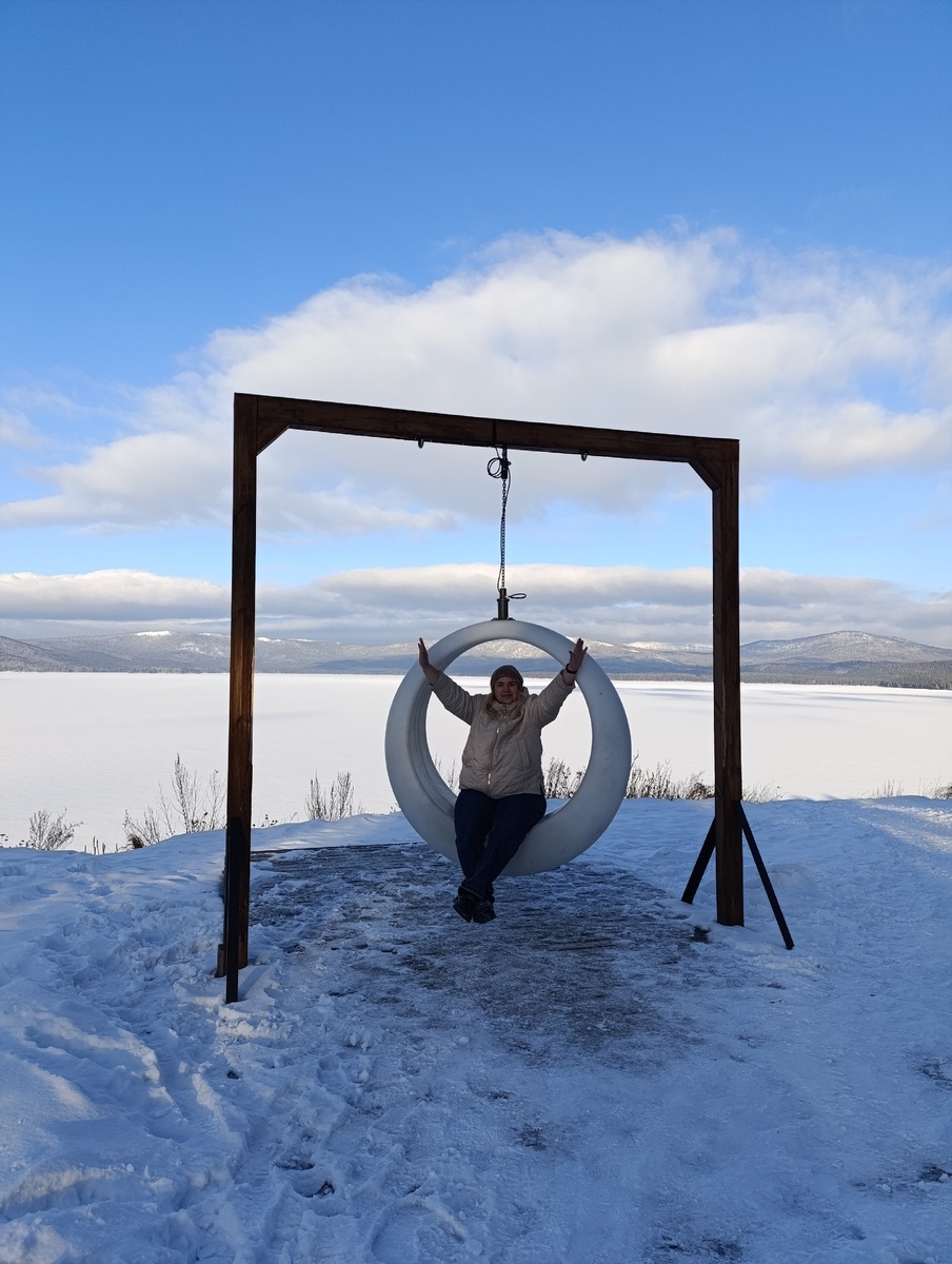 Я Саша! Я живу на Южном Урале, около озера Тургояк и в доме с окнами на Ильменский заповедник. Тут я делюсь идеями красивых и вкусных тарелок. Периодически худею, но это не точно...