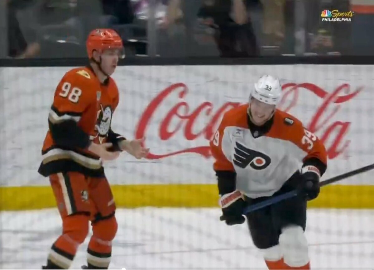     Broad Street Hockey: Мичков устроил стычку с Минтюковым, задав тон жёсткой игре с «Анахаймом»