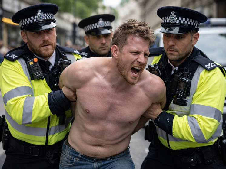     Коллаж: генерация ChatGPT