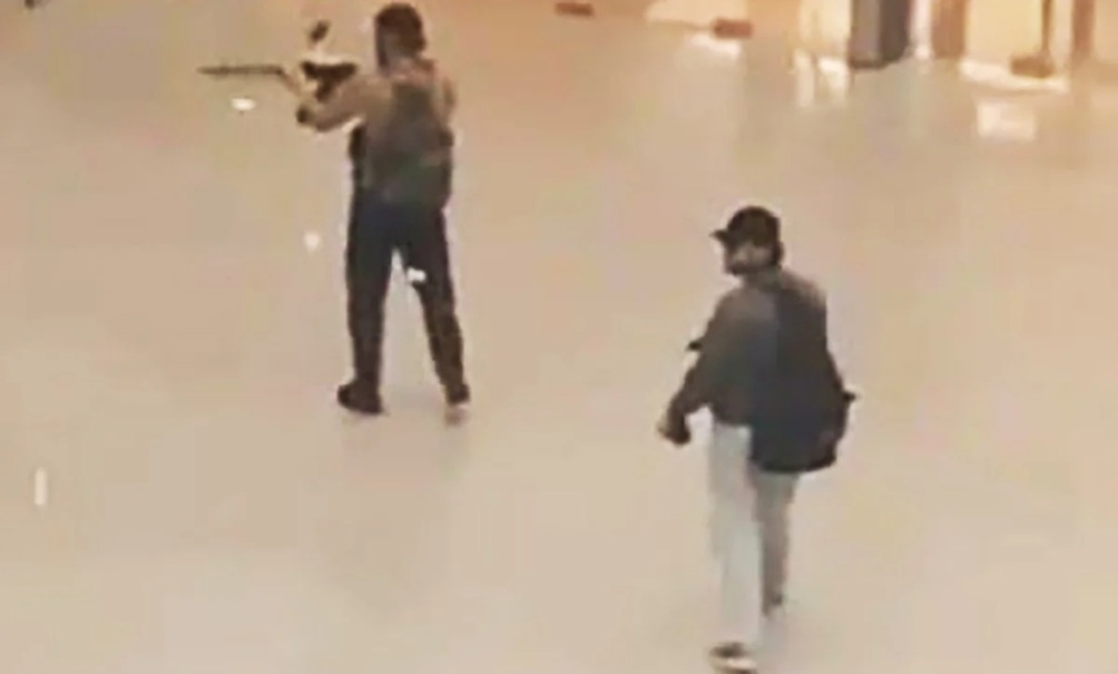    Прекрасные парни, нет на них вины, утверждают в Таджикистане. Кадр видео камеры «Крокуса»