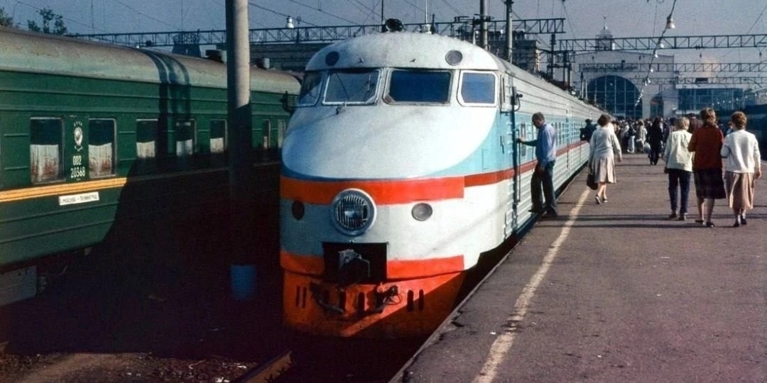Первый советский высокоскоростной электропоезд ЭР200