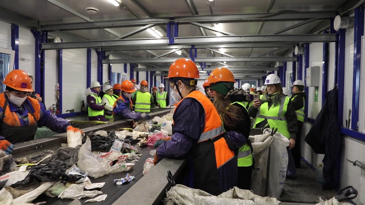    Экскурсию на межмуниципальный полигон ТКО организовали в Нефтеюганском районе