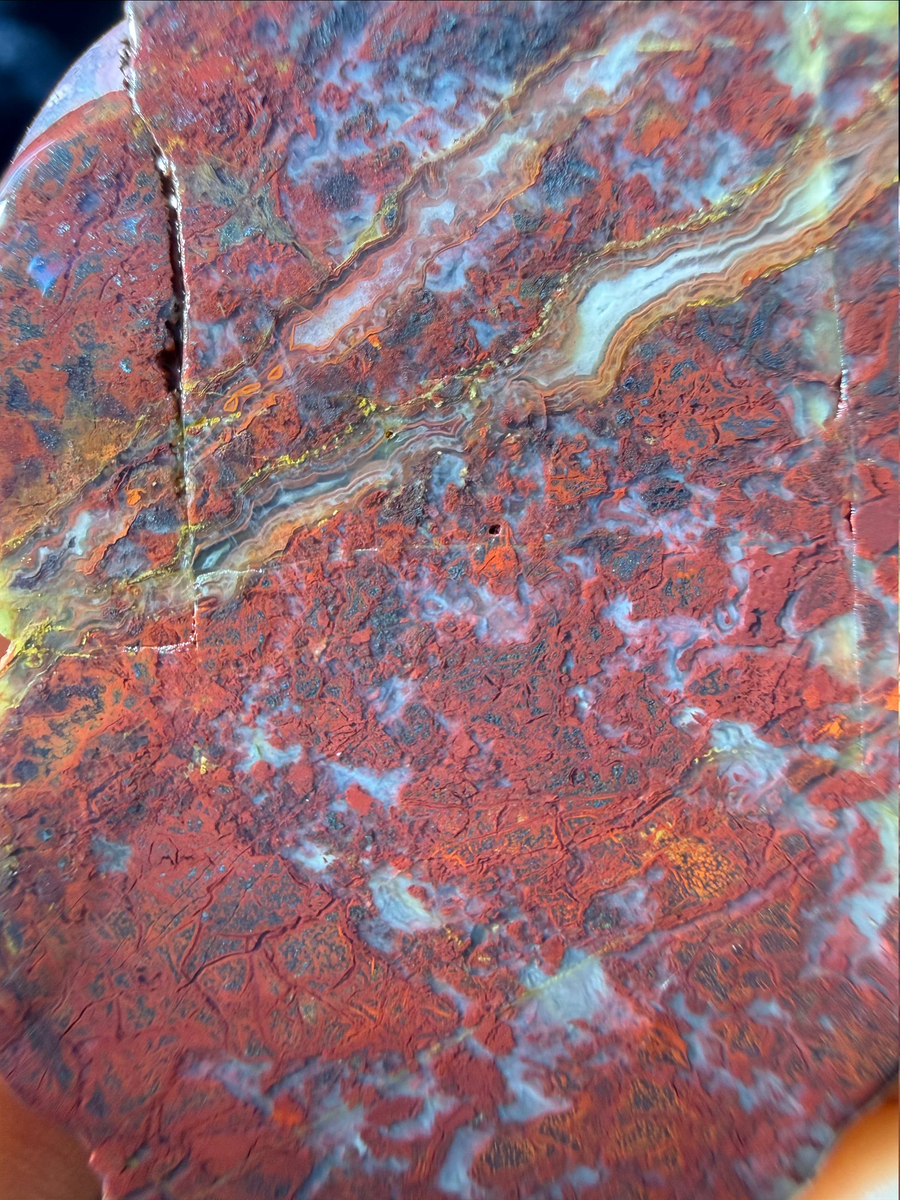 Красная яшма с включения гематита