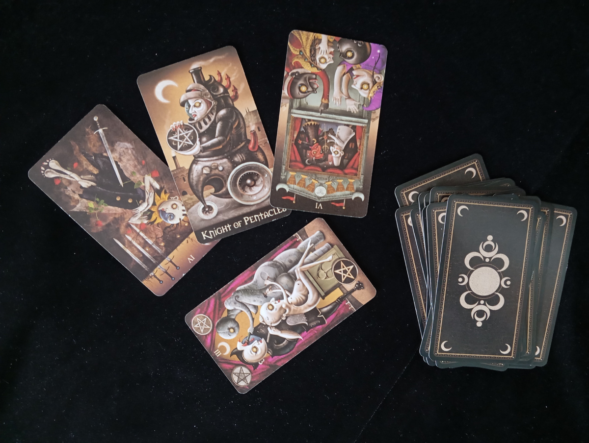 Таро для Дев на апрель 2026