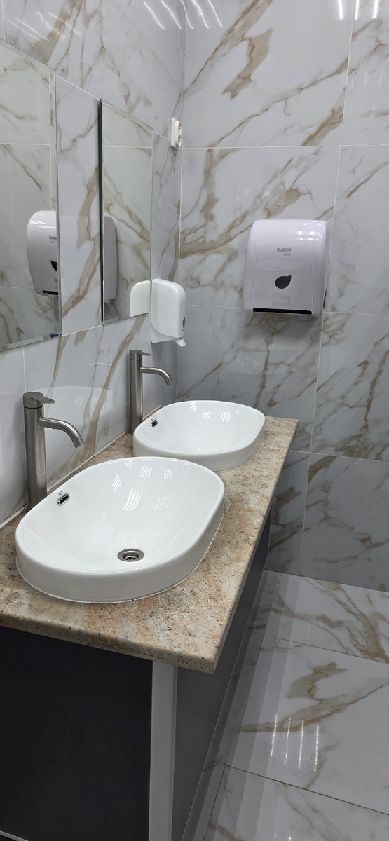 есть даже горячая вода