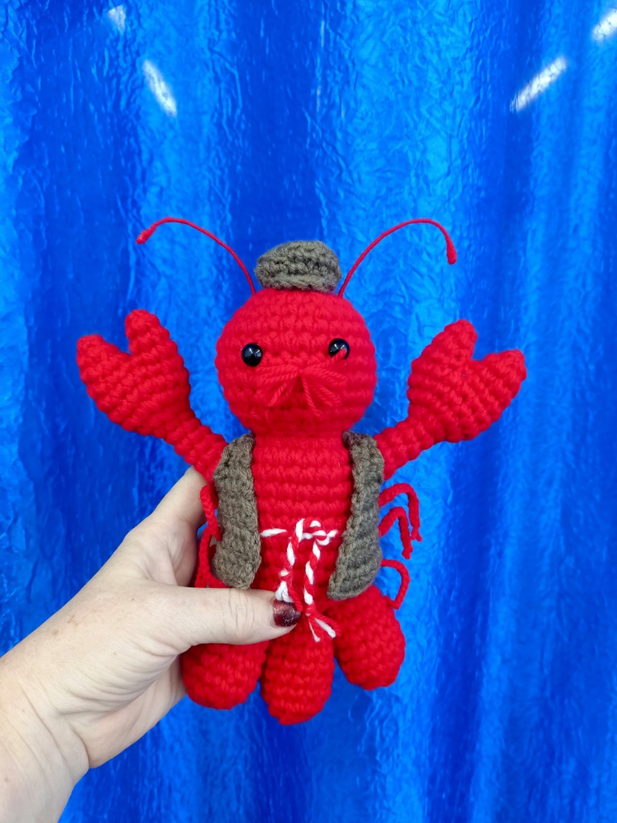 Большой рак, рост около 20 см