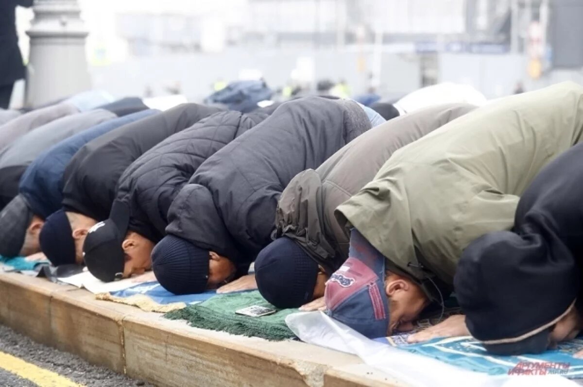    Паслер поздравил мусульман Свердловской области с праздником Ураза-байрам