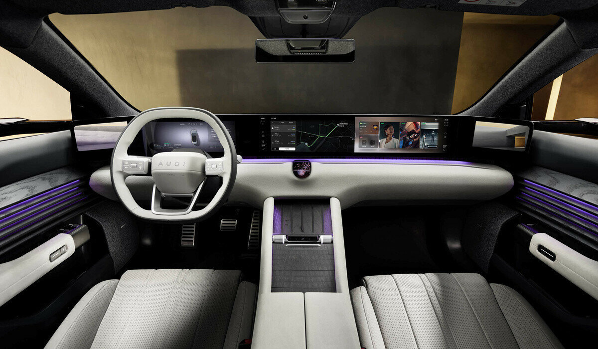 Салон-четыре экрана на всю панель: приборка 12,3", мультимедиа 27". Железо — Snapdragon 8295, своя AUDI OS с ИИ-помощником. Автопилот-momenta + Nvidia Orin-X, лидар, радары и камеры — уровень выше того, что сейчас у «колец».