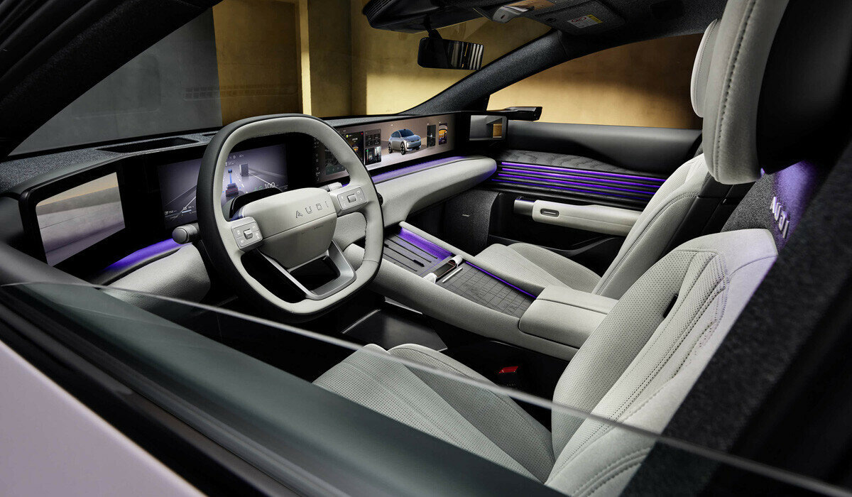 Салон-четыре экрана на всю панель: приборка 12,3", мультимедиа 27". Железо — Snapdragon 8295, своя AUDI OS с ИИ-помощником. Автопилот-momenta + Nvidia Orin-X, лидар, радары и камеры — уровень выше того, что сейчас у «колец».