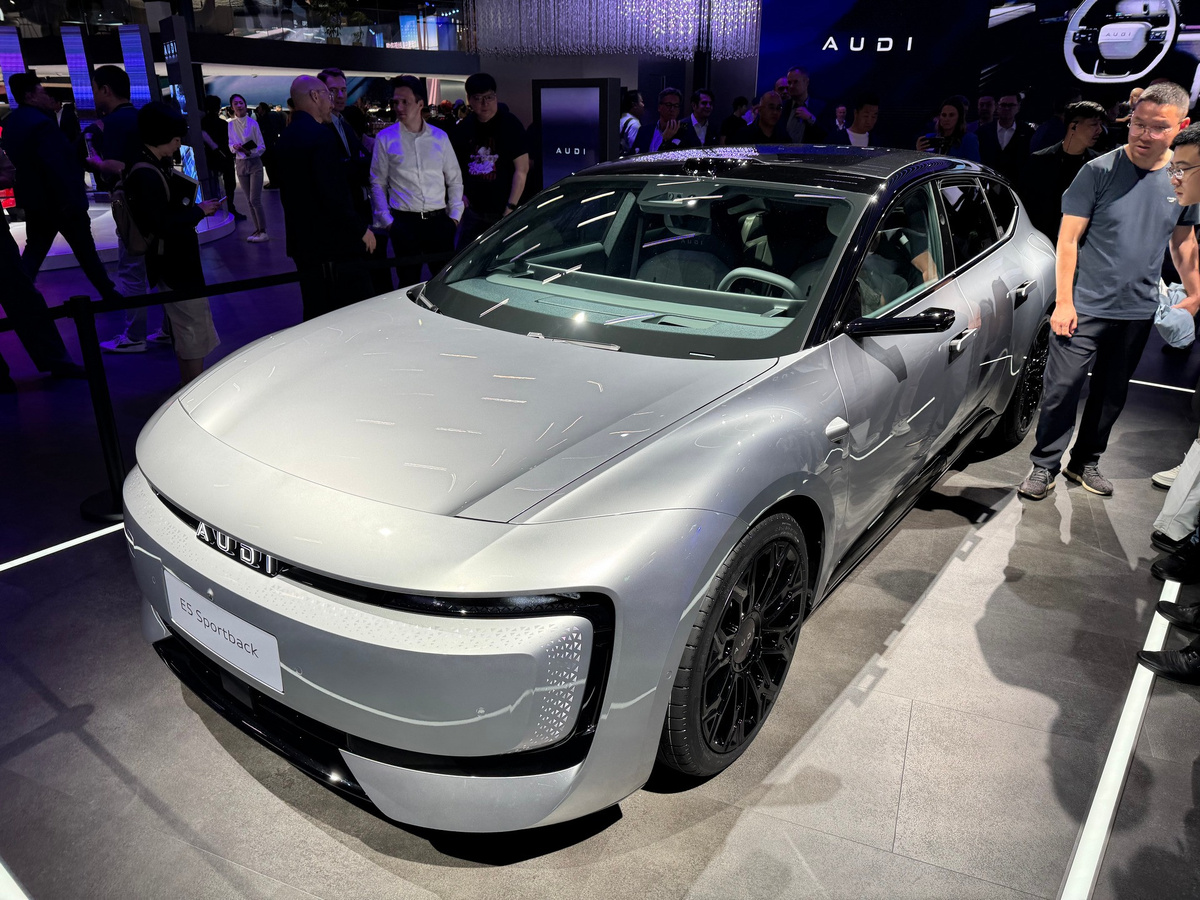 Кузов-крупный аэродинамичный универсал (Cd 0,252), опциональные камеры вместо зеркал, панорама с 5 степенями затемнения.