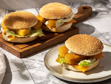 Бургер с рыбными палочками