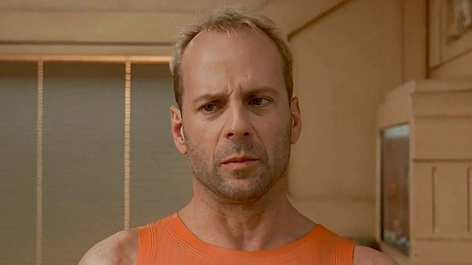 Просто любящий дедушка: Деми Мур поделилась фото Брюса Уиллиса с подросшей внучкой