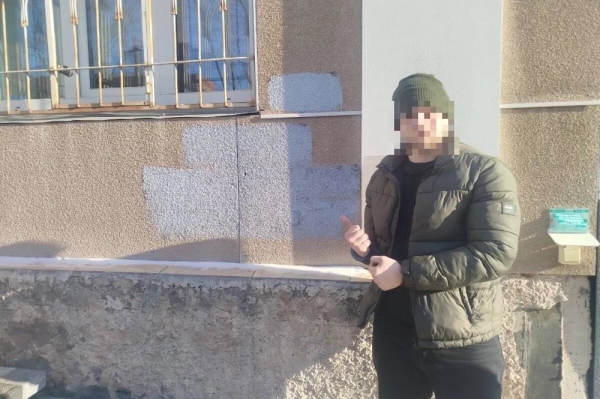    Дело завели на 22-летнего жителя Красноярска за рекламу наркотиков на стене