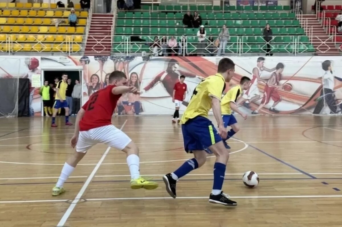    Камчатские студенты сыграли в футзал