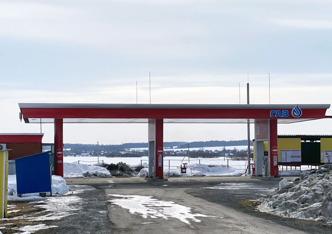    Газовая заправка в Кудымкаре на «пьяной» дороге. Фото: Константин Седегов, ПН