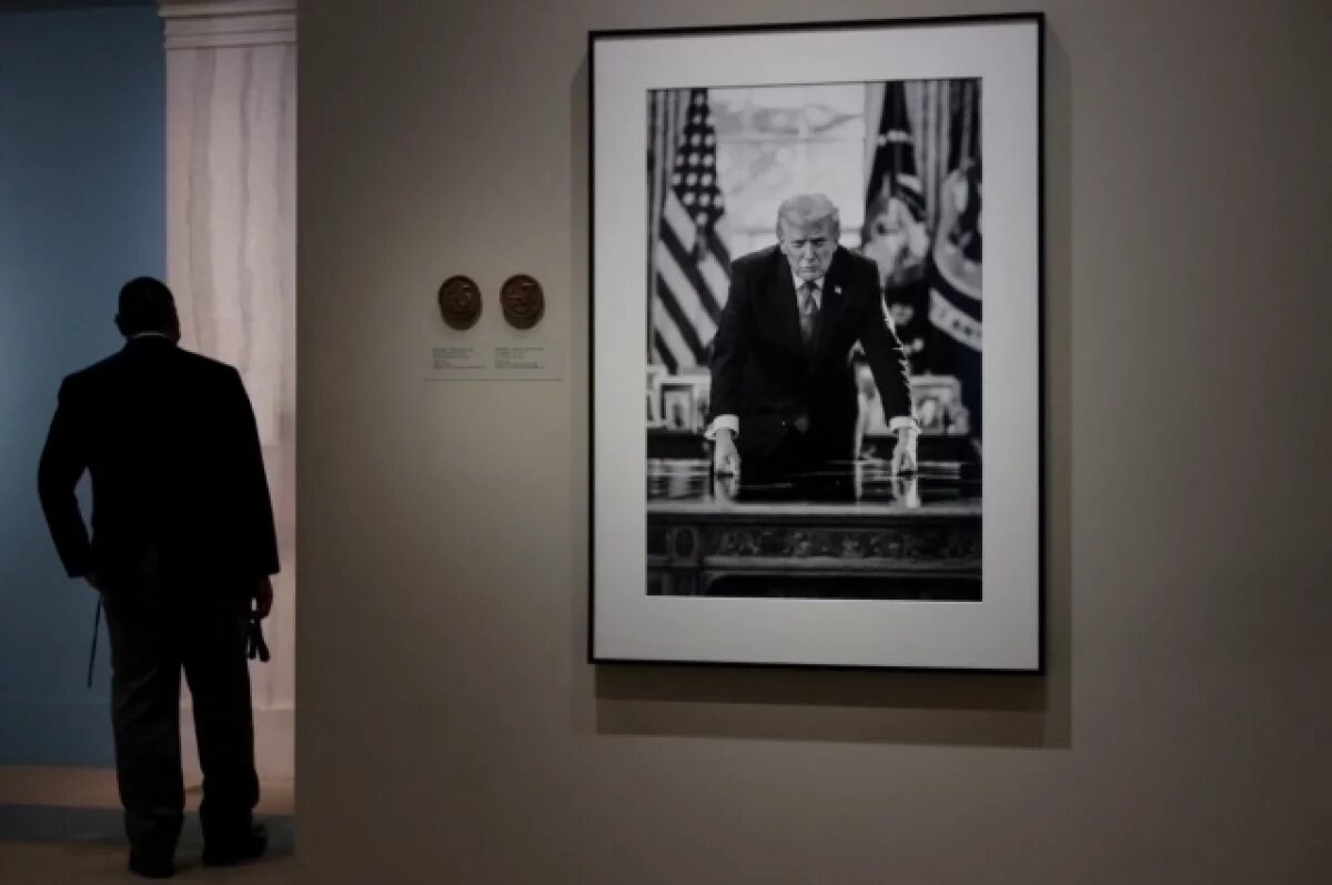    В США утвердили дизайн золотой монеты с изображением Трампа