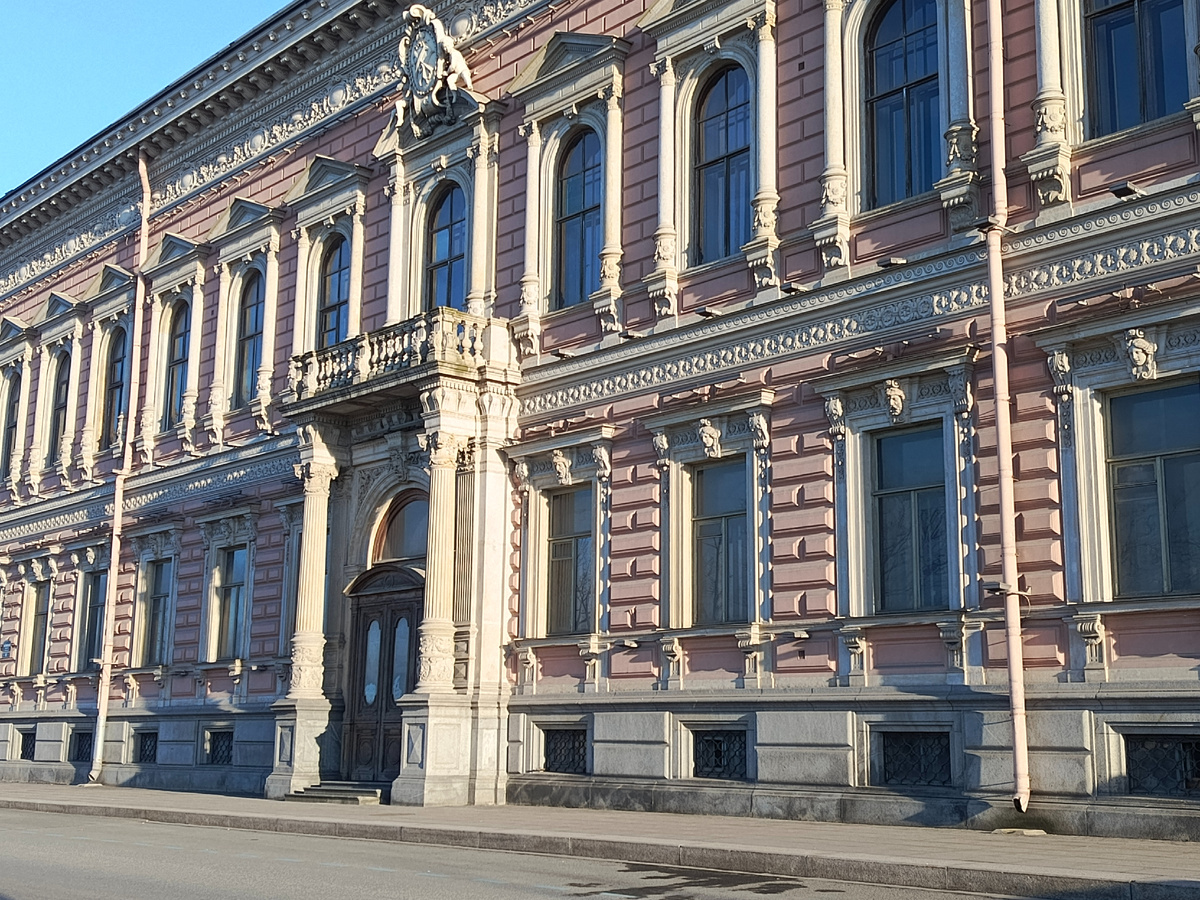 Английская набережная, 68.