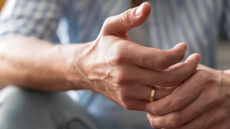     Онемение рук. freepik.com/freepik