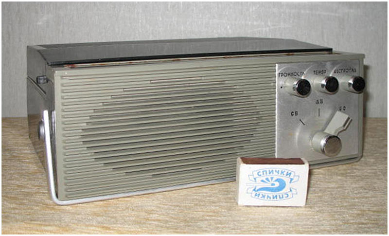 Портативная радиола из 60-х «Бригантина» — символ мобильности своего времени